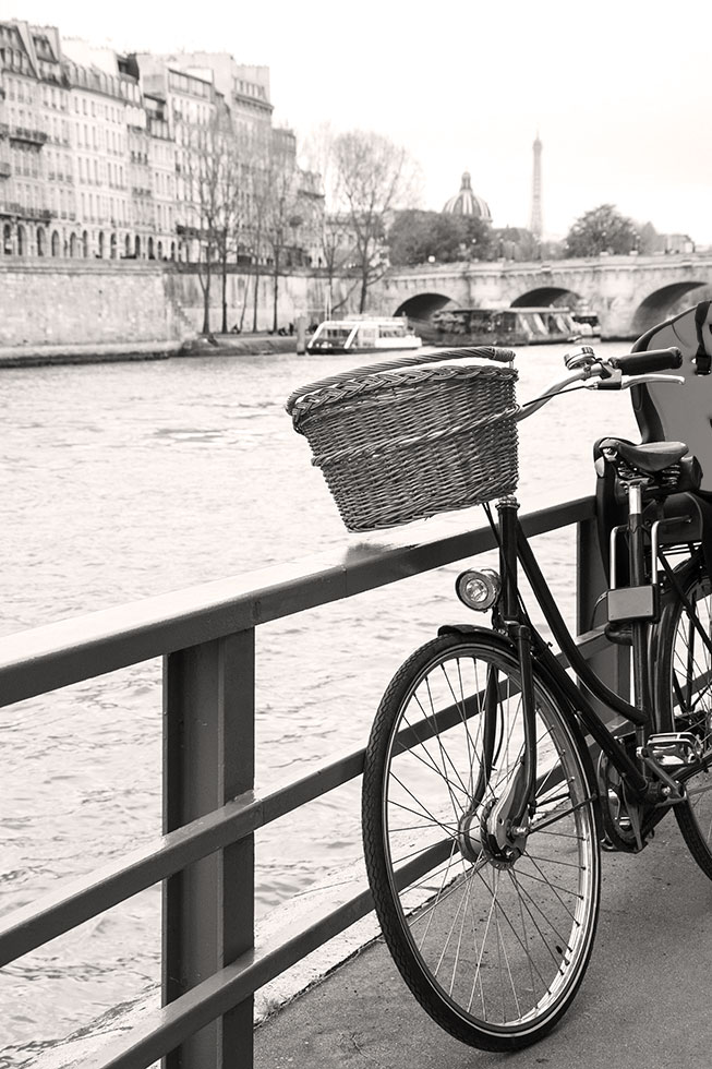 Bike outside Paris river