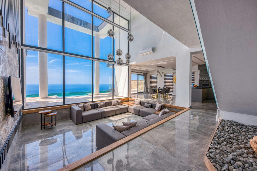 Coastal Summer Estate In The Hamptons